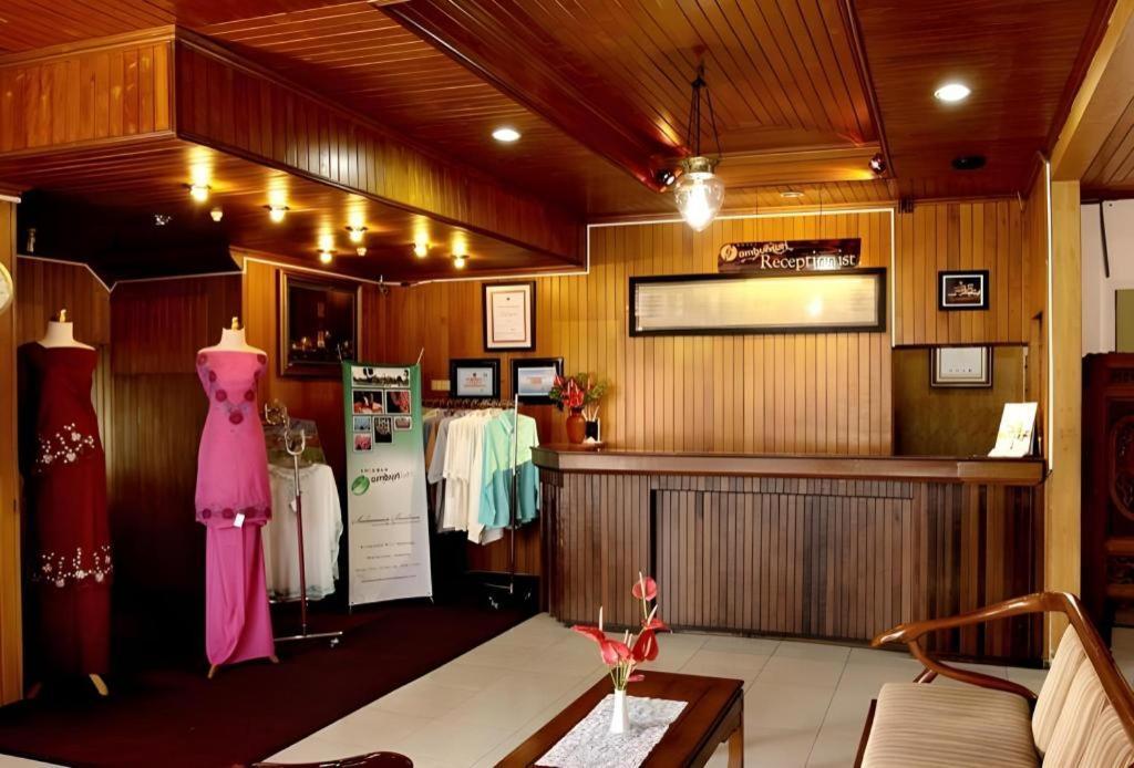 Ambun Suri Hotel Букіттінгі Екстер'єр фото