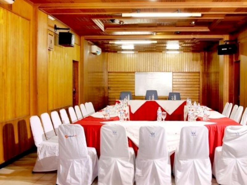 Ambun Suri Hotel Букіттінгі Екстер'єр фото