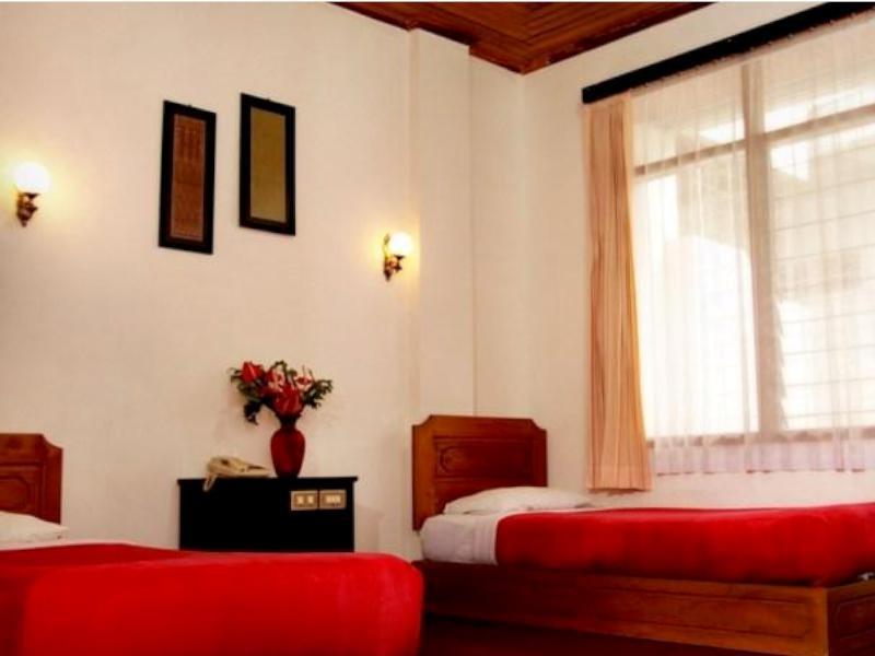 Ambun Suri Hotel Букіттінгі Екстер'єр фото