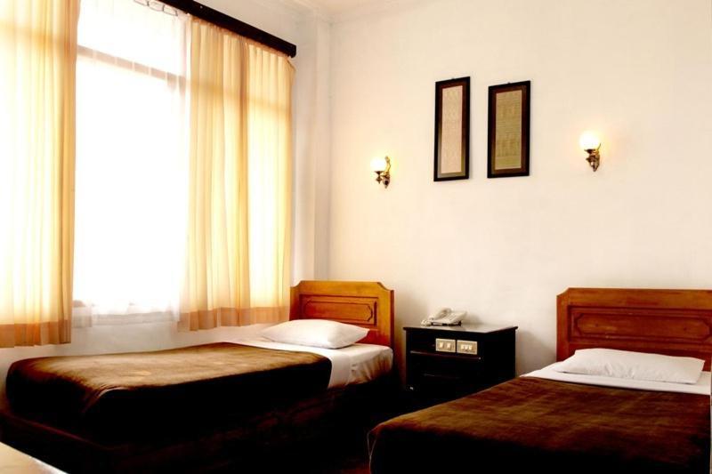 Ambun Suri Hotel Букіттінгі Екстер'єр фото