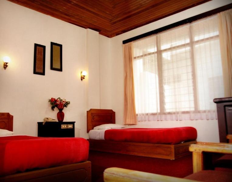 Ambun Suri Hotel Букіттінгі Екстер'єр фото