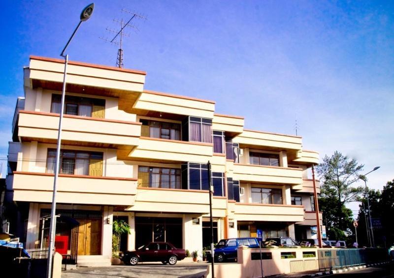 Ambun Suri Hotel Букіттінгі Екстер'єр фото